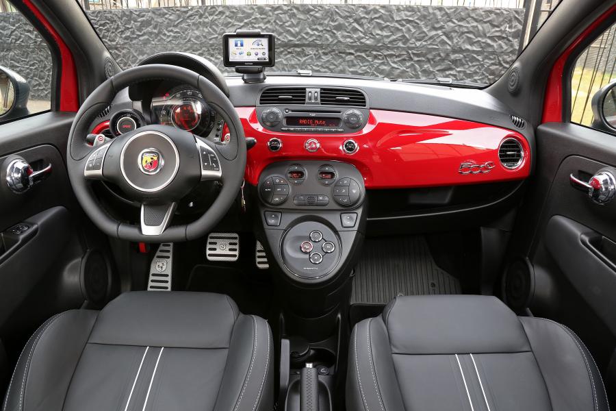Торпедо Abarth 595C Turismo 2012 года  (фото 17 из 54)